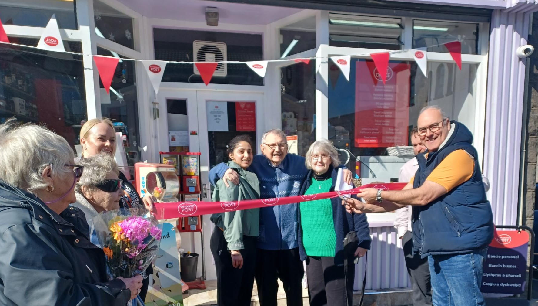 Gelli Post Office opens at new location