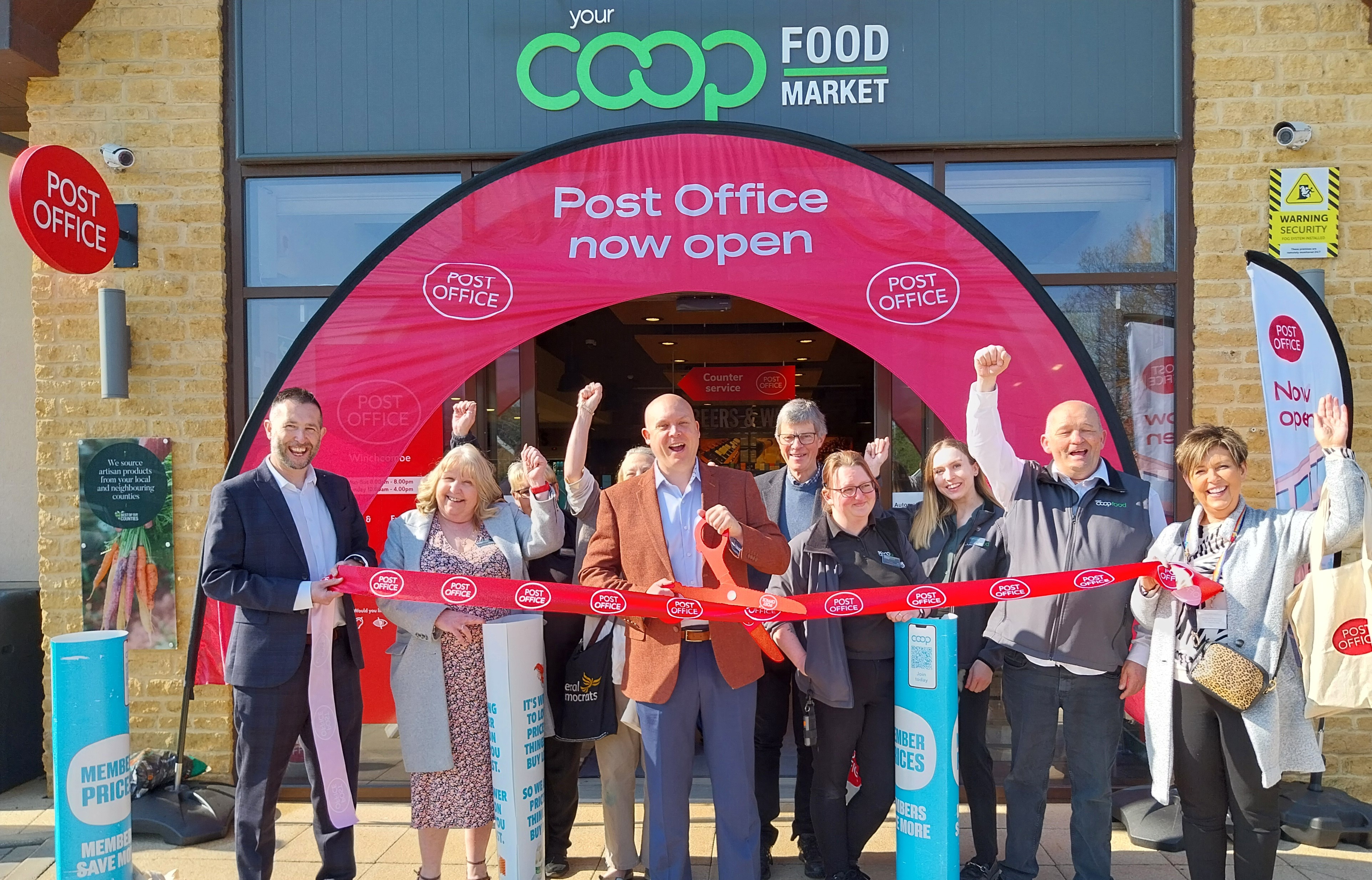 Cameron Thomas MP opens Winchcombe Post Office