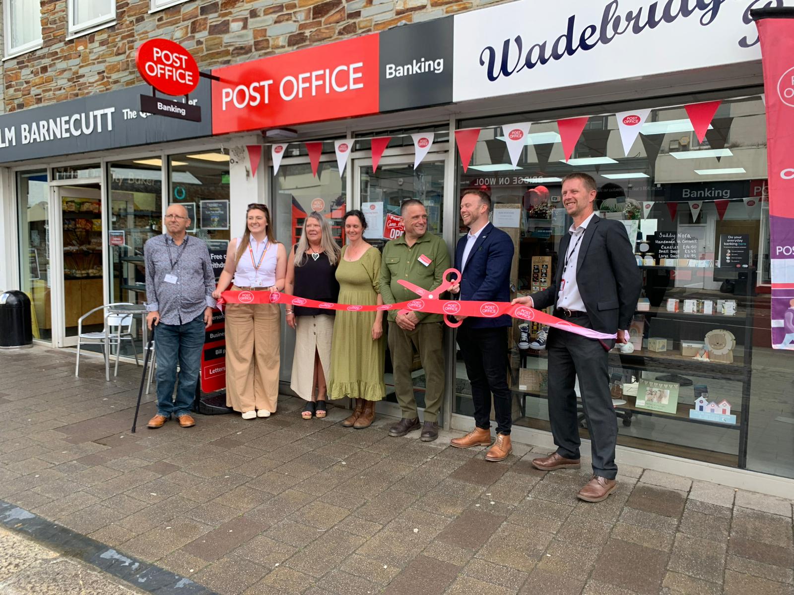 MP opens new Wadebridge Post Office